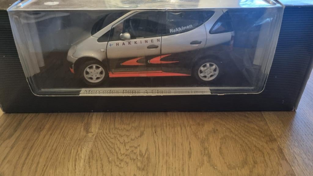 Mercedes-Benz A-Klasse Hakkinen Formule 1, 1:18, Hobby en Vrije tijd, Modelauto's | 1:18, Ophalen of Verzenden