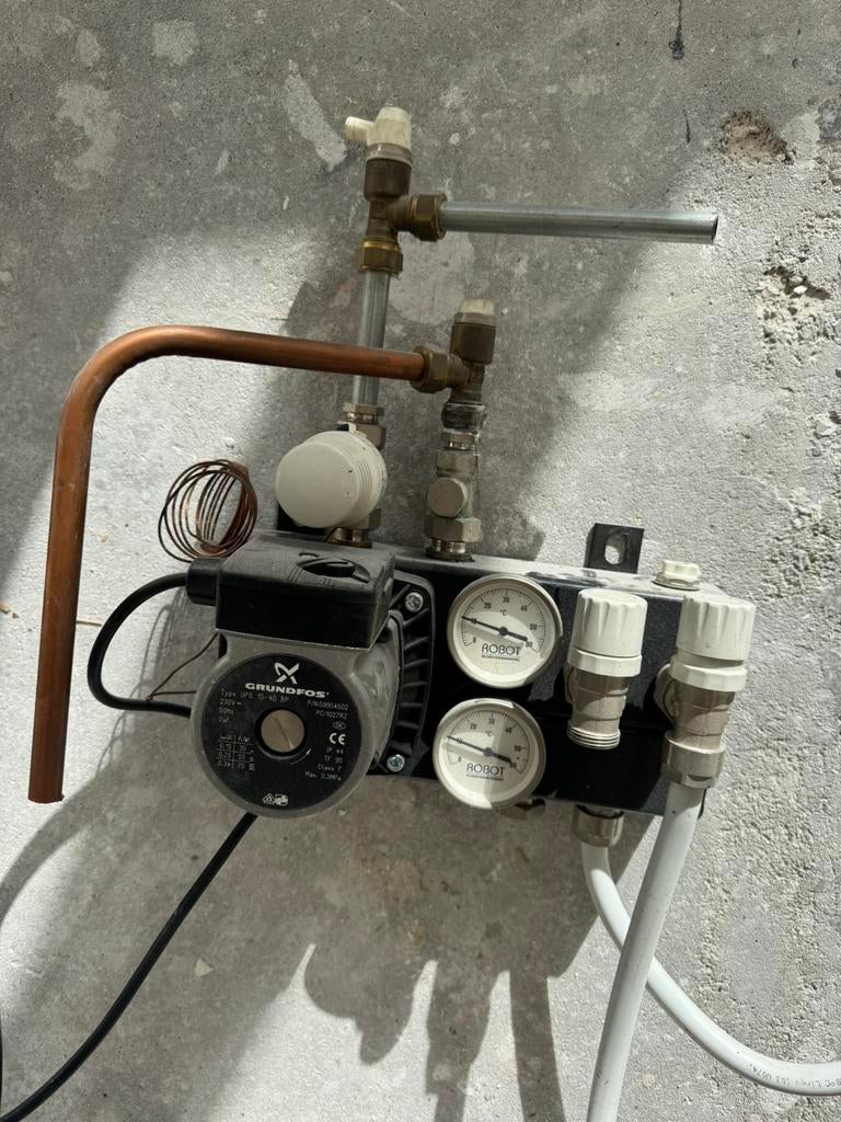 2 groepsverdeler vloerverwarming, Minder dan 20 liter, Ophalen, Zo goed als nieuw, Minder dan 3 jaar oud