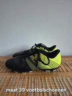 Maat 39 voetbalschoenen zwart felgroen noppen, Schoenen, Zo goed als nieuw, Maat M, Ophalen of Verzenden