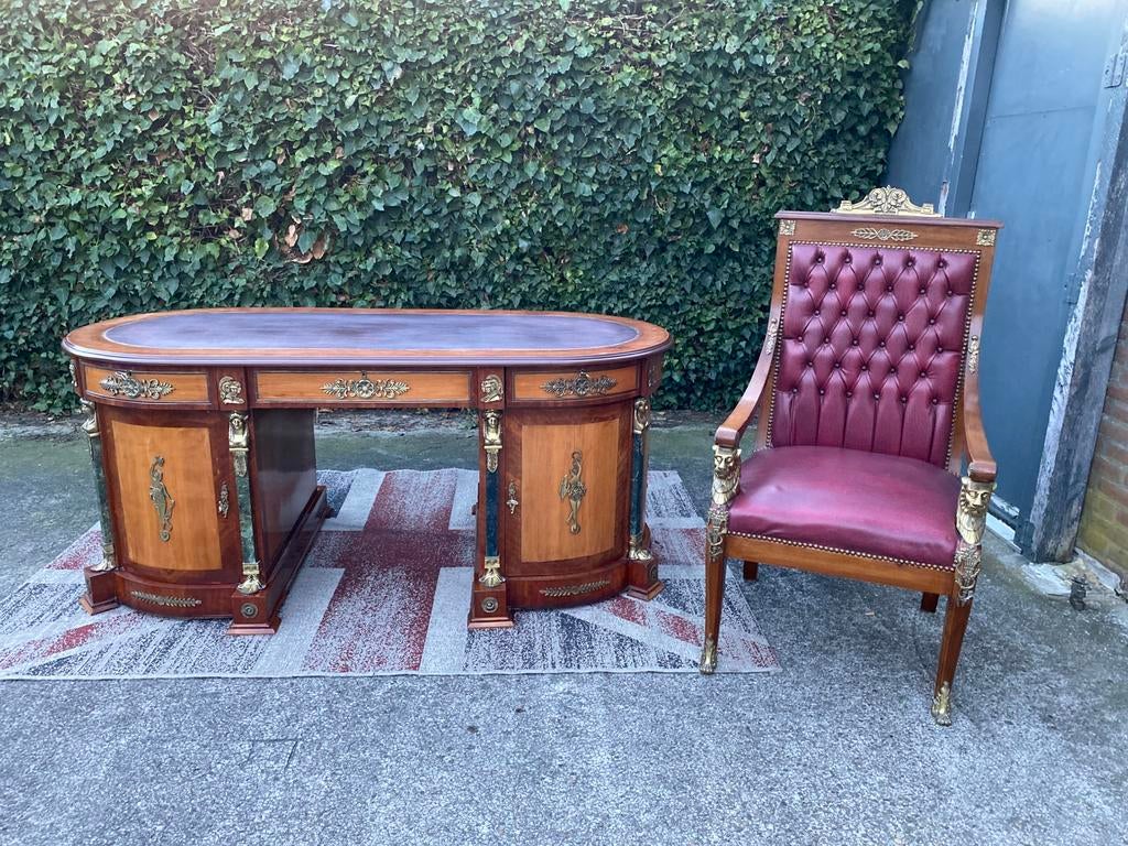 Klassieke Franse Louis XIV ovaal Bureau +Chesterfield stoel, Ophalen