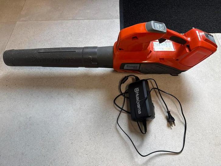 Husqvarna 120iB bladblazer met lader en accu, Tuin en Terras, Bladblazers, Zo goed als nieuw, Handgedragen, Accu, Ophalen