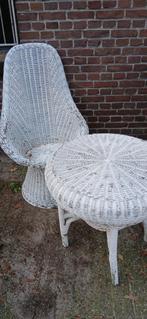 Vintage Witte Rotan Loungefauteuil met Bijzettafel, Huis en Inrichting, Ophalen, Overige materialen, Minder dan 55 cm, Gebruikt
