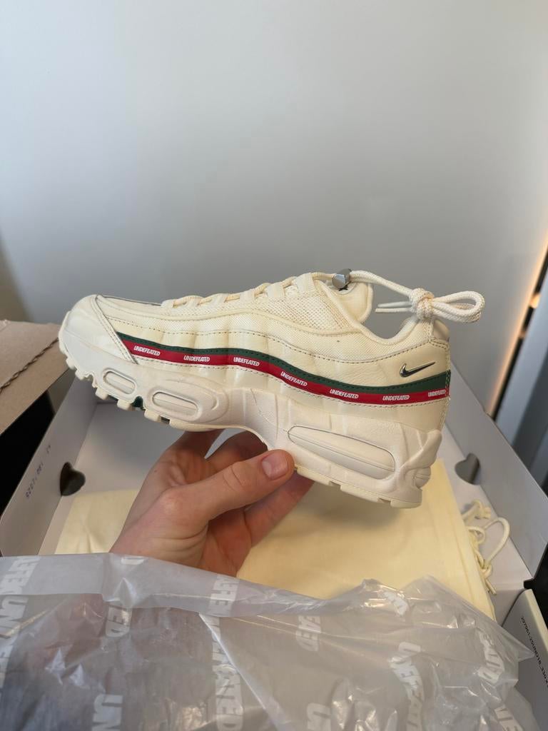 Nike Air Max 95 x Undefeated maat 40 nieuw in doos, Ophalen of Verzenden, Nieuw, Wit, Sneakers of Gympen