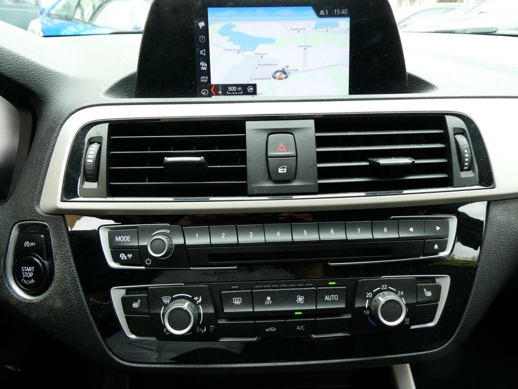 BMW 1-serie 116i Executive 5-deurs Clima Leder Navi LED PDC, 1-Serie, Achterwielaandrijving, Zwart, Leder