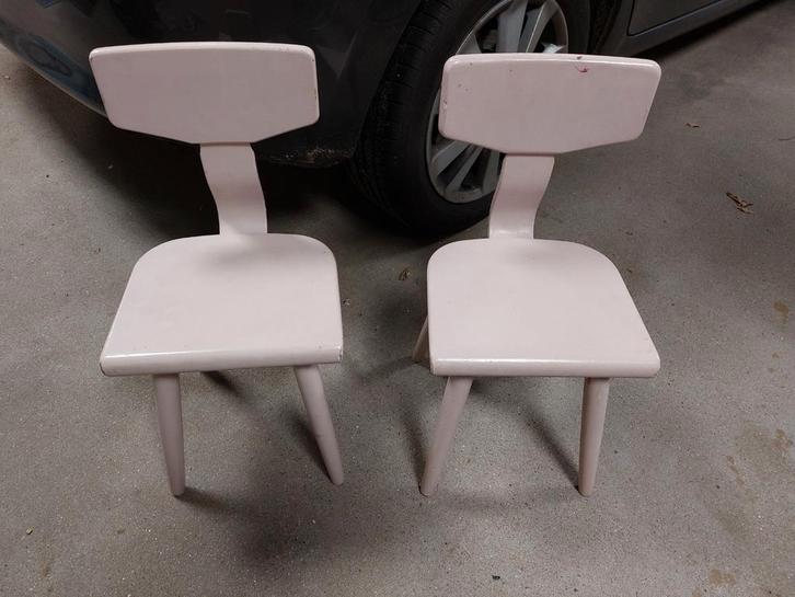2 mooie poederroze kinder stoelen in nette staat., Huis en Inrichting, Stoelen, Zo goed als nieuw, Twee, Hout, Overige kleuren