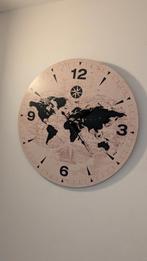 Grote Wandklok Wereldkaart Design, Ophalen of Verzenden, Zo goed als nieuw, Analoog, Wandklok