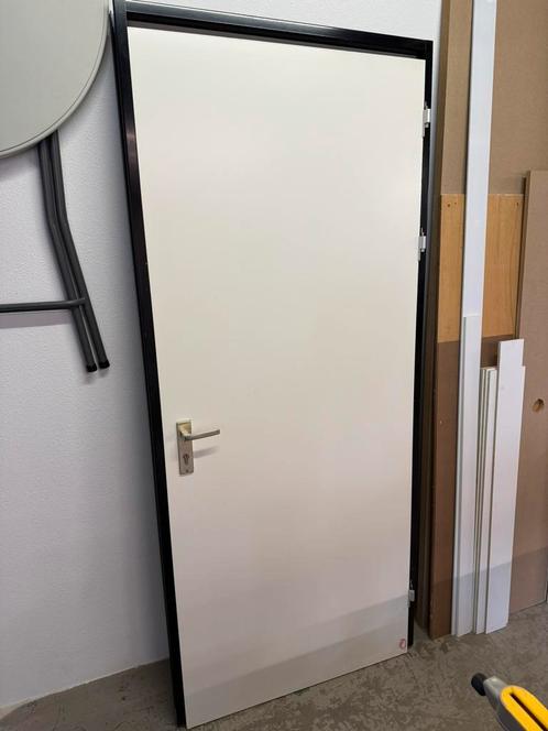 Brandwerende opdekdeur met aluminium kozijn., Doe-het-zelf en Verbouw, Kozijnen en Schuifpuien, Zo goed als nieuw, Deurkozijn