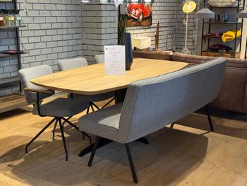 HE design Mathilda eetbank en Uniq draai-armstoel in Lodge beschikbaar voor biedingen