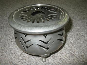 Metalen theestoofje van metaal, jaren 60, met waxinelichtje beschikbaar voor biedingen