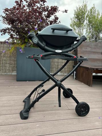Weber elektrische barbeque + kar + hoes - als nieuw beschikbaar voor biedingen
