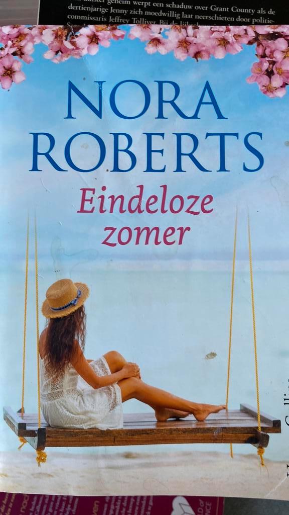 Nora Roberts - Eindeloze zomer, Boeken, Romans, Zo goed als nieuw, Nederland, Ophalen of Verzenden