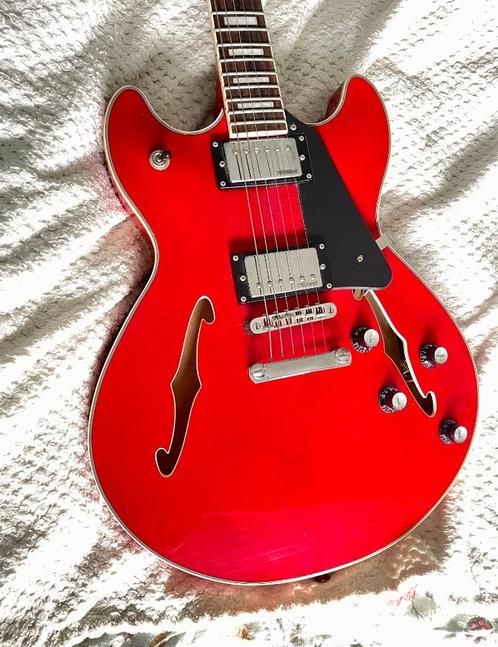 Harley Benton HB-35Plus Cherry, Muziek en Instrumenten, Snaarinstrumenten | Gitaren | Elektrisch, Zo goed als nieuw, Semi-solid body