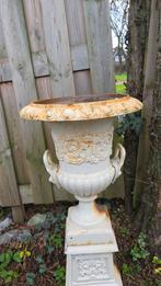 Set gietijzeren antieke tuinvazen op sokkel 1 meter hoog, Ophalen