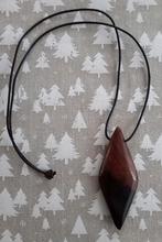 DIDI ketting met houten hanger, Sieraden, Tassen en Uiterlijk, Gebruikt, Bruin, Ophalen of Verzenden, Overige materialen