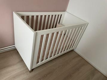 Meubels babykamer beschikbaar voor biedingen
