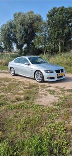 BMW 325i 3L E92 met Nieuwe APK ZEER MOOI ZIE BESCHRIJVING, Auto's, 745 kg, Achterwielaandrijving, 74 €/maand, Zwart