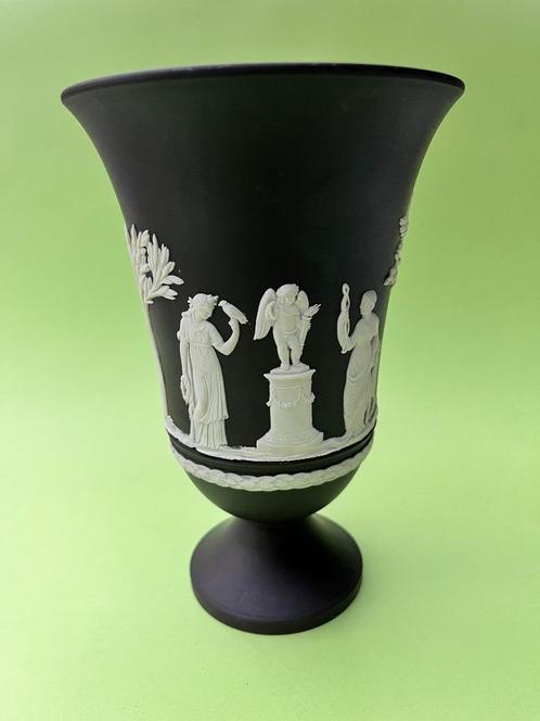 Mooie vintage zwarte Jasperware vaas Wedgewood, Antiek en Kunst, Antiek | Vazen, Ophalen of Verzenden
