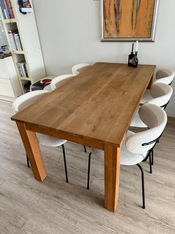 Houten eettafel beschikbaar voor biedingen