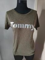Tommy Hilfiger dames shirt khaki met zilverkleurige print, Kleding | Dames, T-shirts, Ophalen of Verzenden, Korte mouw, Maat 34 (XS) of kleiner