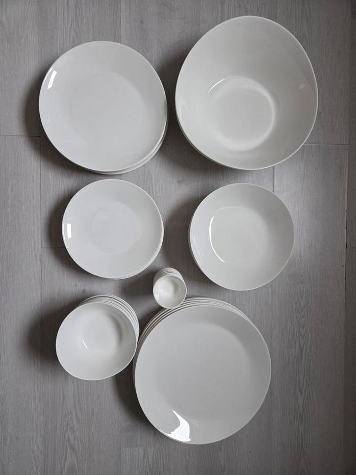48-delige serviesset + 2 grote serveerschalen - Skyn IKEA, Huis en Inrichting, Keuken | Servies, Zo goed als nieuw, Compleet servies
