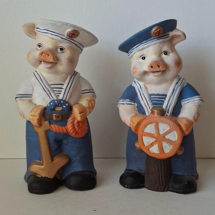 2 Zeelieden/ spaarvarkens, Verzamelen, Spaarpotten, Gebruikt, Dier, Steen, Aardewerk of Keramiek, Ophalen of Verzenden