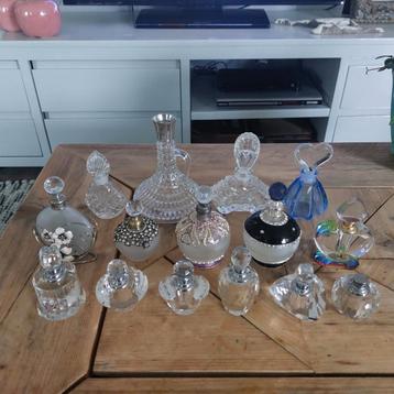 Mooie verzameling parfumflesjes. beschikbaar voor biedingen