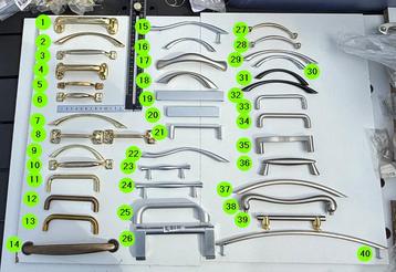 Diverse meubelgrepen en knoppen beschikbaar voor biedingen