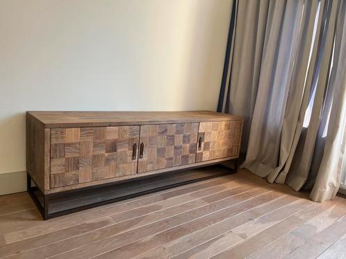 Dressoirkast masief hout, Huis en Inrichting, Kasten | Dressoirs, Zo goed als nieuw, 150 tot 200 cm, 25 tot 50 cm, Met deur(en)