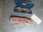 ANTIEKE BRILLEN 2 stuks in Brillenkoker samen € 75, Antiek en Kunst, Antiek | Kleding en Accessoires, Ophalen of Verzenden