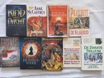 Fantasy 3: Lowe McCaffrey McKenna Pratchett Reeve Weis Zimme, Gelezen, Ophalen of Verzenden, Pratchett