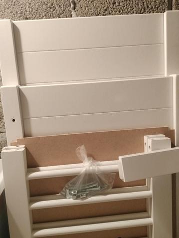 Wiegje met matras beschikbaar voor biedingen