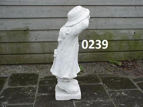 Meisje speelt verstoppertje, Tuin en Terras, Tuinbeelden, Nieuw, Dierenbeeld, Beton, Ophalen