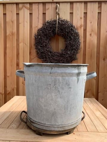 brocante zinken pan, plantenbak beschikbaar voor biedingen