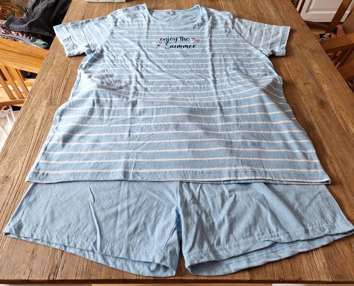 Pyama met korte broek maat 48-50, Kleding | Dames, Pyjama's, Zo goed als nieuw, Ophalen of Verzenden