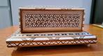 Houtsnijwerk muziekdoos met been en parelmoer ingelegd, Antiek en Kunst, Ophalen of Verzenden
