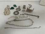 Diverse oorbellen en armbanden zilverkleurig, Overige materialen, Hangers, Ophalen of Verzenden, Zo goed als nieuw
