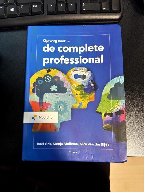 SOCIAL WORK - Op weg naar de complete professional, Boeken, Schoolboeken, Zo goed als nieuw, Overige vakken, Overige niveaus, Ophalen of Verzenden