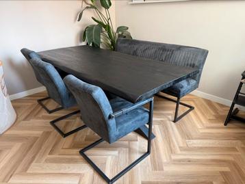 Eetkamerstoelen + bankje beschikbaar voor biedingen