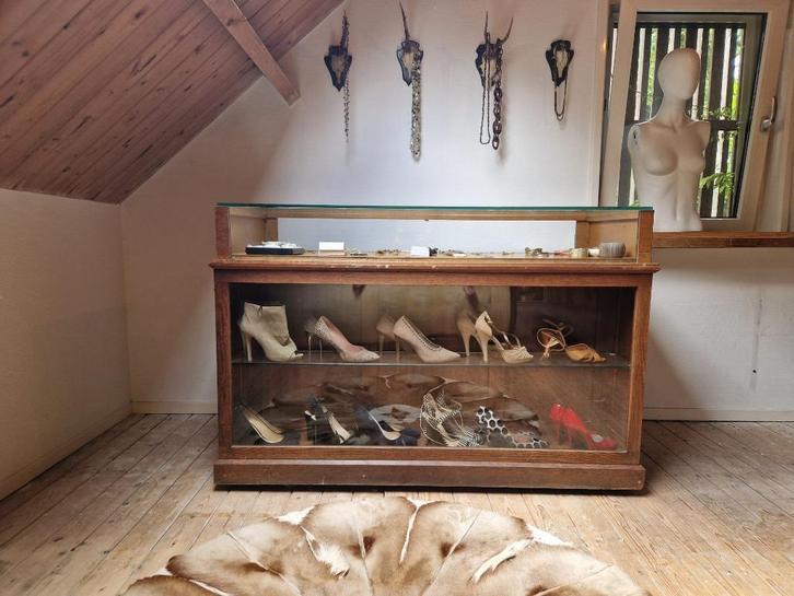 Prachtige vintage vintrinekast met veel opbergruimte, Huis en Inrichting, Kasten | Vitrinekasten, Gebruikt, Minder dan 100 cm