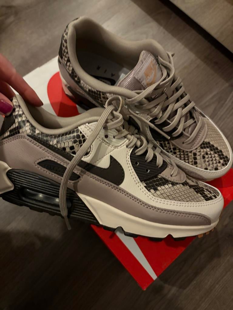 Nike Air Max - Topconditie!, Kleding | Dames, Schoenen, Nieuw, Sneakers of Gympen, Beige, Ophalen of Verzenden