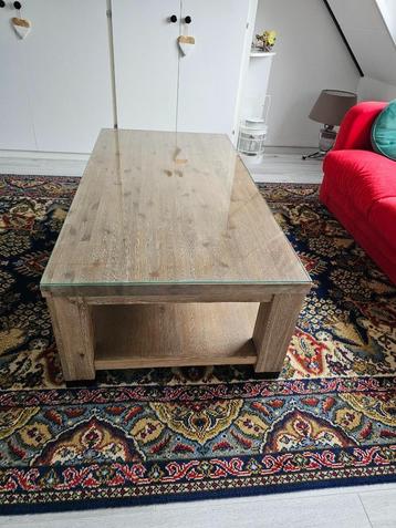 Prachtige Salontafel met Glazen Plaat( 135 L, 70 Br, 43 H ) beschikbaar voor biedingen