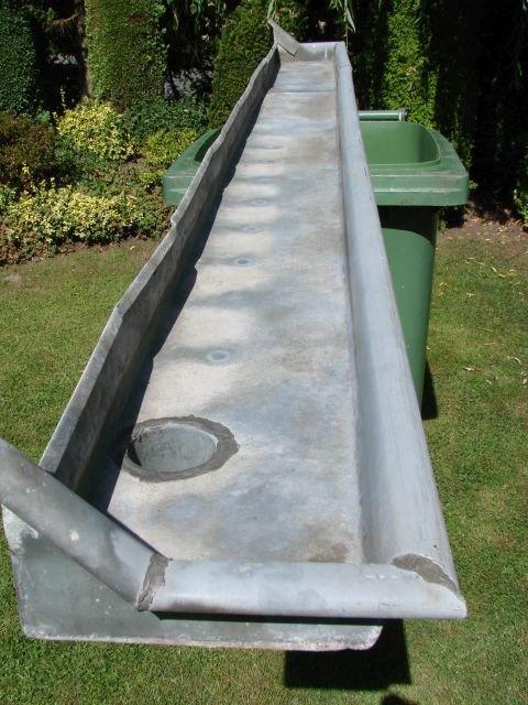 gebruikte zinken dakgoot (bakgoot) + ophangbeugels, Doe-het-zelf en Verbouw, Buizen en Afvoer, Gebruikt, Dakgoot, Zink, 2 tot 4 meter