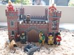 Houten kasteel met diverse (Schleich) ridders, Ophalen of Verzenden, Zo goed als nieuw
