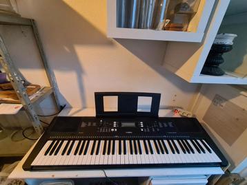 Yamaha Keyboard met Standaard - Goed Onderhouden beschikbaar voor biedingen