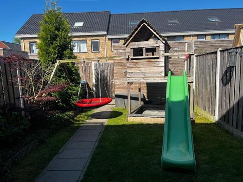Speelhuisje met glijbaan en schommel, Kinderen en Baby's, Speelgoed | Buiten | Speeltoestellen, Gebruikt, Glijbaan, Schommel, Zandbak