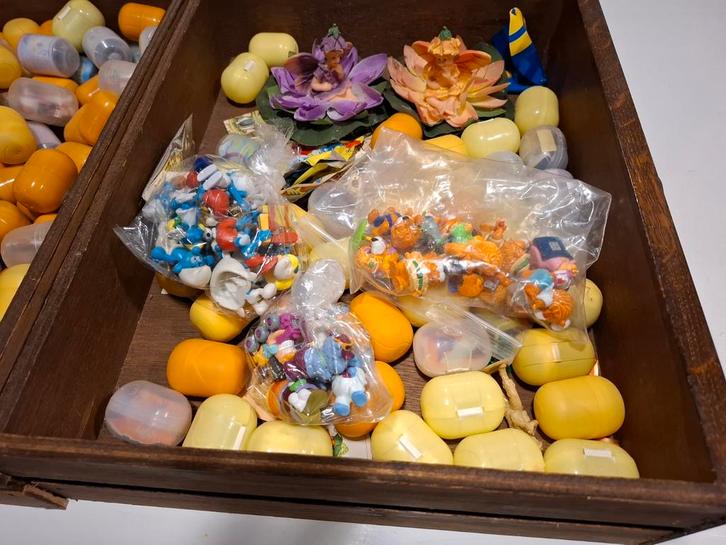 Groot lot van ruim 200 verrassingseieren + smurf + leo. Kijk, Verzamelen, Verrassingseieren, Nieuw, Ophalen