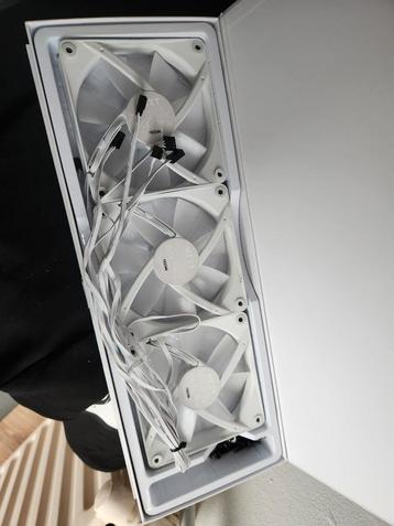 3 x NZXT F120 RGB Wit beschikbaar voor biedingen