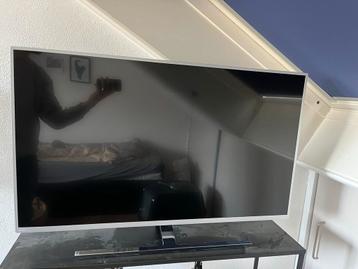 Philips 43inch zilver Ambilight Smart TV beschikbaar voor biedingen