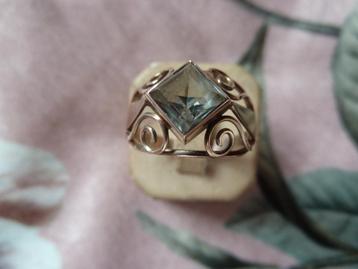 Antieke 8 kt. gouden ring post art deco 1930 met aquamarijn  beschikbaar voor biedingen
