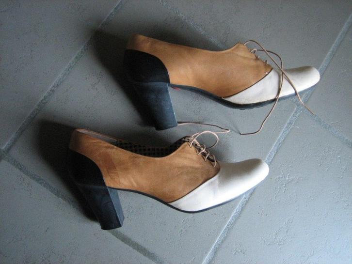 Bijzonder mooie 3-kleurige veterpumps CAMPER 40 snazzeys, Kleding | Dames, Schoenen, Zo goed als nieuw, Pumps, Bruin, Verzenden